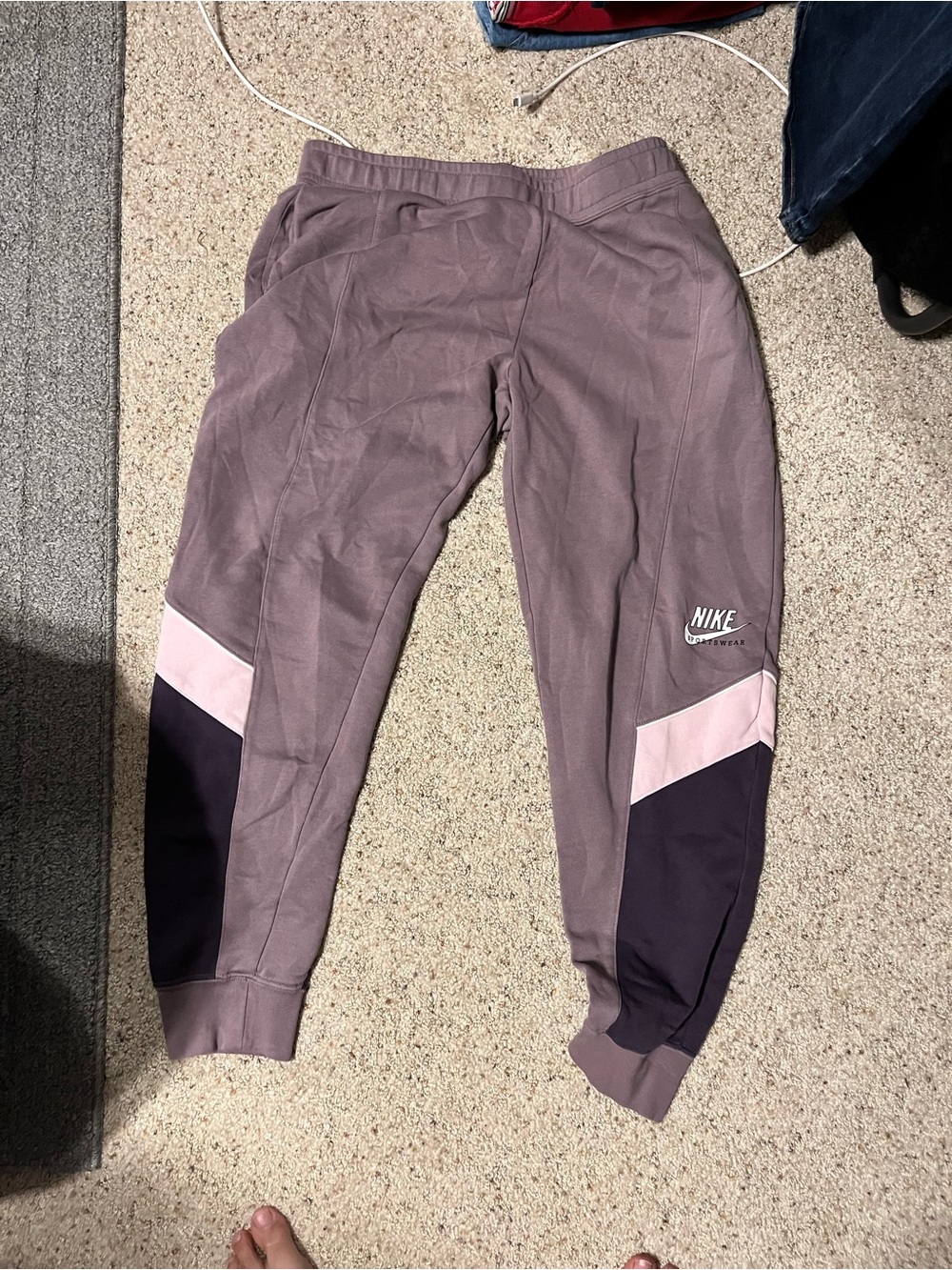 Nike women’s mauve Pink Colorblock Jogger Pants